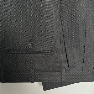 Elegant Gray Dress Pants with Quality Wool Blend